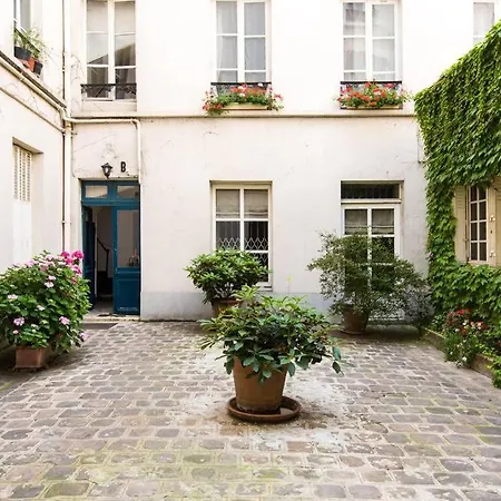 Small Triplex Paris Exterior foto